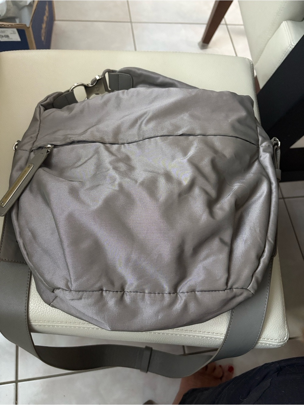 Women'sMandarin Duck  Gray Crossbody Bag